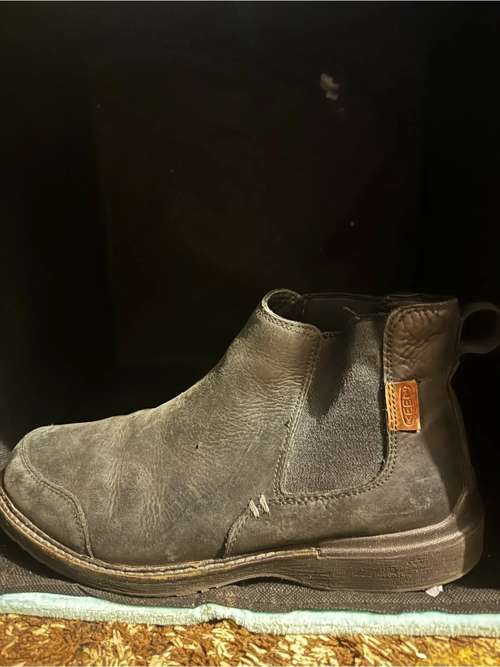 Black keen boot